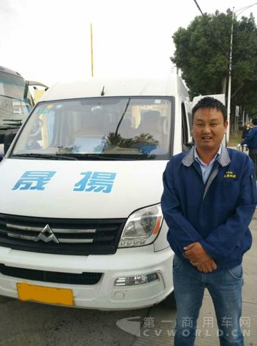 20151104-大空間大動(dòng)力高效運(yùn)輸模具，高端品質(zhì)助力上市公司發(fā)展  “曹隊(duì)長(zhǎng)”率領(lǐng)上汽大通V80車(chē)隊(duì)，創(chuàng)下“30多萬(wàn)公里無(wú)大修”紀(jì)錄.jpg