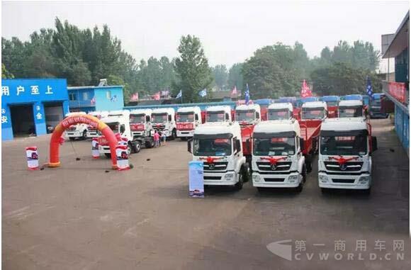 首批15臺北奔重卡V3M牽引車交付山西建邦集團(tuán)2.jpg