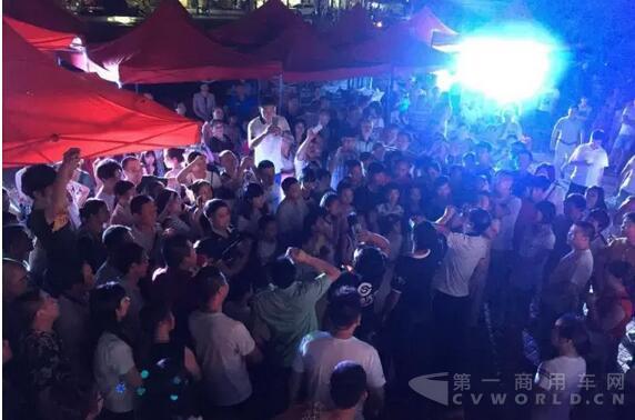 不懼“尼伯特”  福建建甌客戶(hù)訂購(gòu)15臺(tái)華菱車(chē)2.jpg