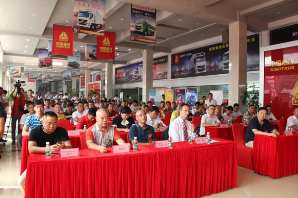 現(xiàn)場(chǎng)與會(huì)嘉賓.jpg 現(xiàn)場(chǎng)與會(huì)嘉賓.jpg