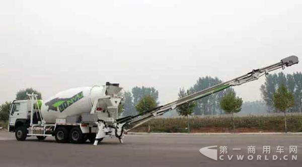 這是中集凌宇聯(lián)合國外廠家開發(fā)的一款最新產(chǎn)品——皮帶輸送式自施工攪拌車！.jpg