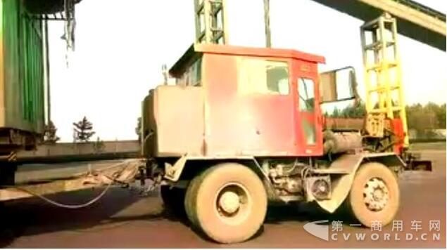 裝不到200噸不走！與這款車相比 百噸王重卡弱爆了3.jpg