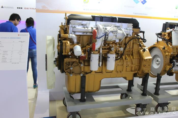 江鈴重汽展示的ECOTORQ 13L柴油發(fā)動機(jī) (1).jpg