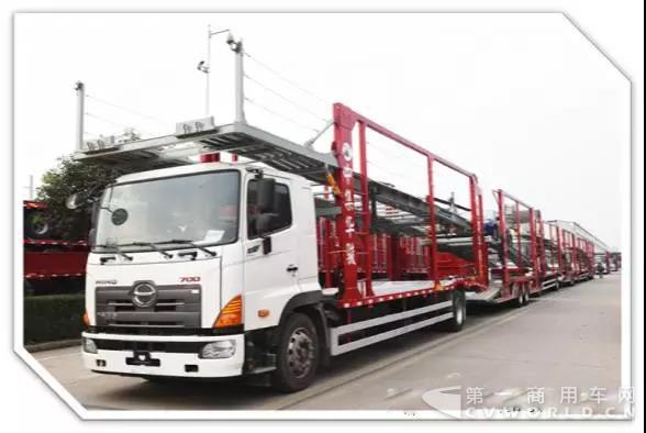 中集華駿中置軸車輛運(yùn)輸車批量交付湖北客戶.jpg