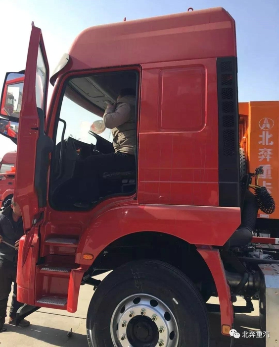 北奔重汽新春第一單兩小時(shí)即交付用戶！.jpg