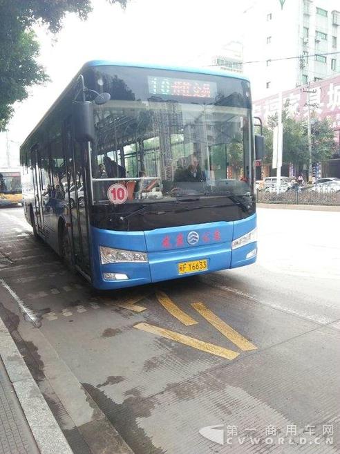 2“安靜平穩(wěn)無污染”第二批純電即將上路.jpg 2“安靜平穩(wěn)無污染”第二批純電即將上路.jpg