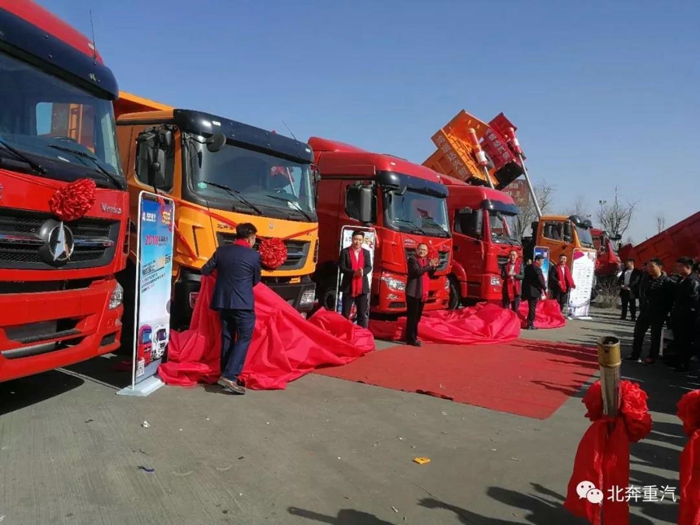 簽單380臺(tái)！北奔重卡在鄂爾多斯熱賣(mài)！2.jpg