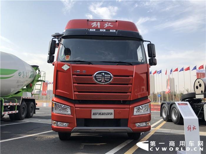 新J6P LNG新北方款牽引車國(guó)六_副本.jpg