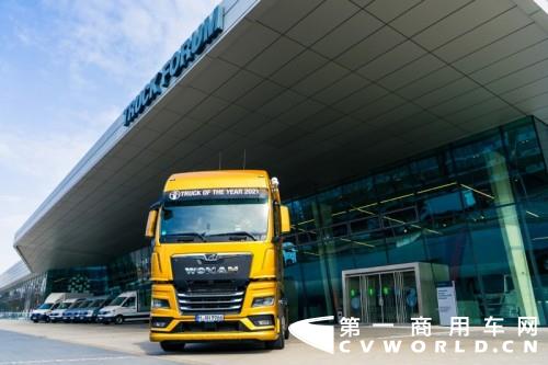 2. 致敬“她力量”，MAN商用車驚喜定制WOMAN TGX.jpg