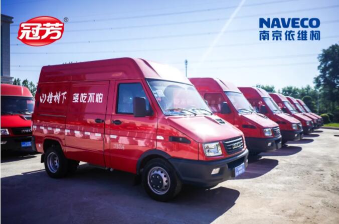 南京依維柯與天津冠芳集團(tuán)結(jié)成戰(zhàn)略合作伙伴，首批車輛順利交付！7.jpg