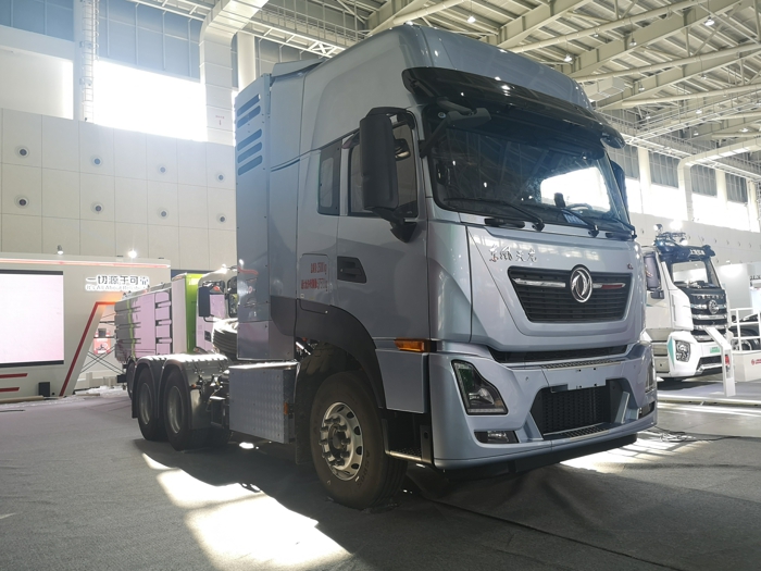 東風(fēng)天龍氫燃料牽引車.jpg