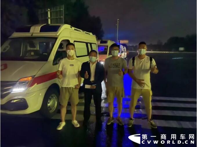 改制交付僅用1天！上汽大通負壓救護車馳援南京8.jpg
