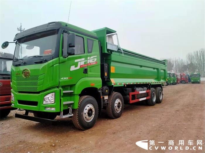 【第一商用車(chē)網(wǎng) 原創(chuàng)】油耗省、故障率低  這款國(guó)六自卸車(chē)在北京銷(xiāo)量超2000輛。