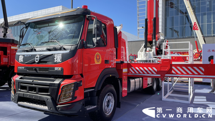沃爾沃55米登高平臺(tái)消防車.png