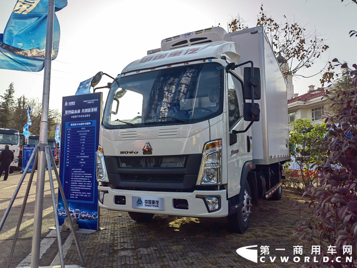 重汽HOWO輕卡小金牛冷藏車(chē).png