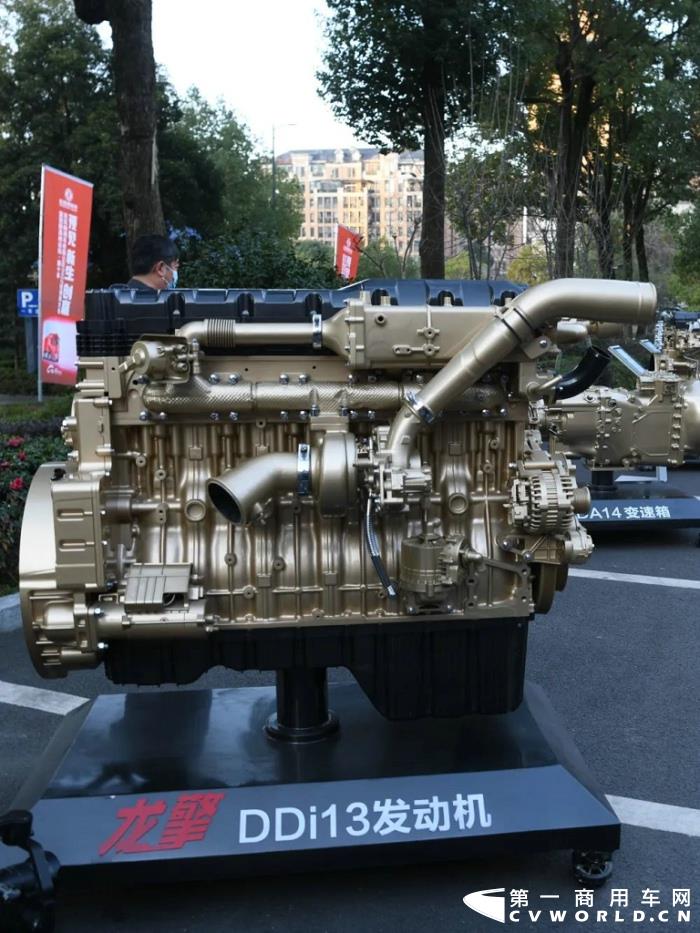 12月21日，以“預(yù)見(jiàn) 新生 創(chuàng)贏”為主題的東風(fēng)商用車(chē)有限公司2022經(jīng)銷(xiāo)商大會(huì)在十堰召開(kāi)。