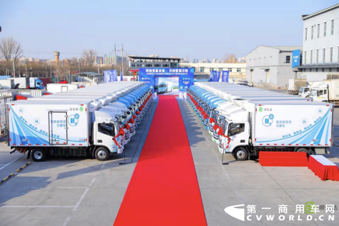 全國(guó)最大單100臺(tái)智藍(lán)氫燃料冷藏車交付順億達(dá)落地運(yùn)營(yíng).png