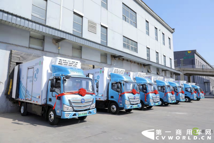全國(guó)最大單100臺(tái)智藍(lán)氫燃料冷藏車交付順億達(dá)落地運(yùn)營(yíng)7.png