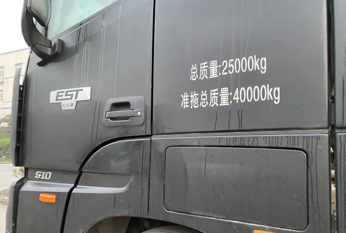 【第一商用車網(wǎng) 原創(chuàng)】近日，第一商用車網(wǎng)小編在安徽六安市舒城縣某物流園采訪用戶時(shí)，遇到一位使用歐曼EST重卡運(yùn)輸大型零部件的車主——趙金生（化名），該車配置了福田康明斯發(fā)動(dòng)機(jī)，趙金生對(duì)這款發(fā)動(dòng)機(jī)認(rèn)可度較高，向小編講述了?？祫?dòng)力幫助其增收的故事。