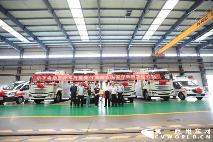 中車“醫(yī)療天團(tuán)”批量交付海南中醫(yī)院1.jpg