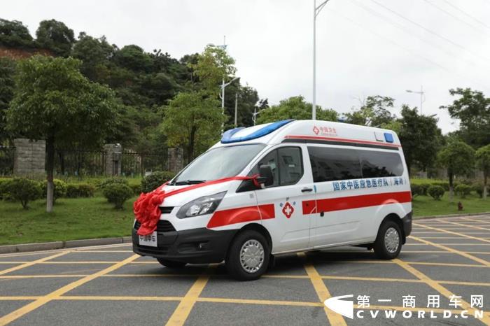 中車“醫(yī)療天團(tuán)”批量交付海南中醫(yī)院7.jpg