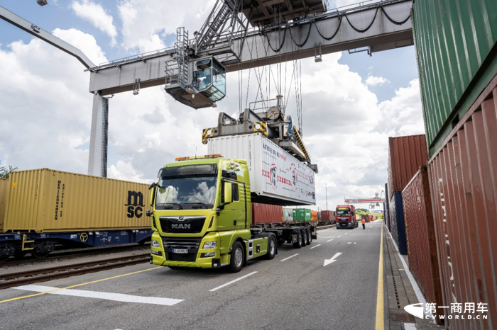 自動駕駛卡車展現(xiàn)MAN實力.png