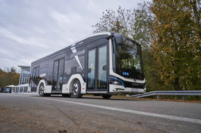 曼恩電動(dòng)巴士家族的最新車型給今年開了個(gè)好頭——在年初馬德里舉行的國際運(yùn)輸獎(jiǎng)?lì)C布儀式上，MAN Lion's City 10 E一舉奪得了“2023年西班牙年度最佳巴士”獎(jiǎng)。