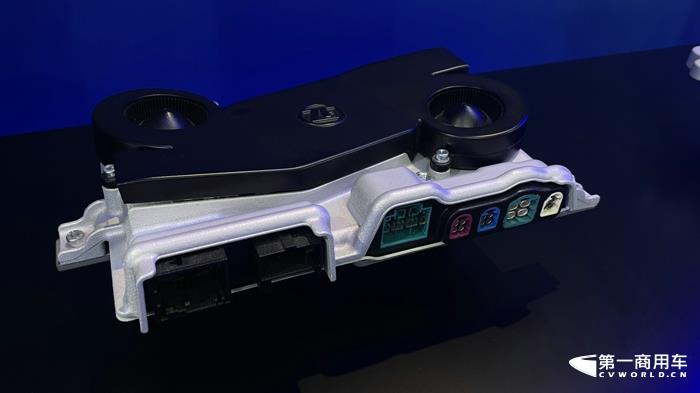 4月18日，為期十天的上海車展開(kāi)幕。全球性技術(shù)公司采埃孚集團(tuán)攜領(lǐng)先技術(shù)參加本屆車展，宣布將繼續(xù)將中國(guó)作為全球創(chuàng)新基地，繼續(xù)在華加大投入，以客戶為中心，并與科技公司擴(kuò)大合作伙伴關(guān)系，在汽車產(chǎn)業(yè)生態(tài)系統(tǒng)中發(fā)揮越來(lái)越活躍的作用。