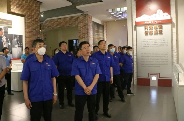 中通客車組織開展“弘揚(yáng)革命精神，傳承紅色基因”黨性教育活動2.jpg