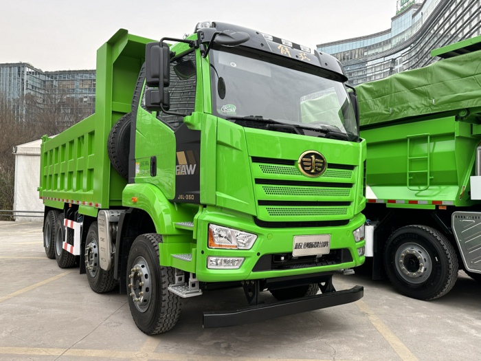 解放新J6L 經(jīng)典版標(biāo)載渣土車(chē)2.jpg