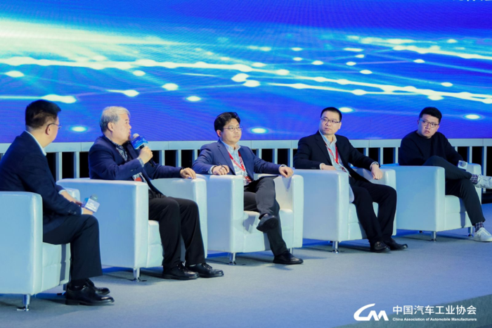 2024中國汽車市場(chǎng)發(fā)展預(yù)測(cè)峰會(huì)在北京召開10.png
