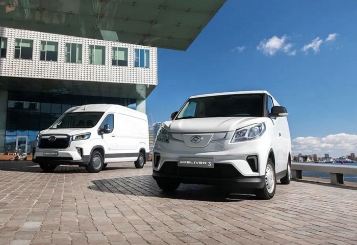上汽大通EV30、EV90在海外.jpg