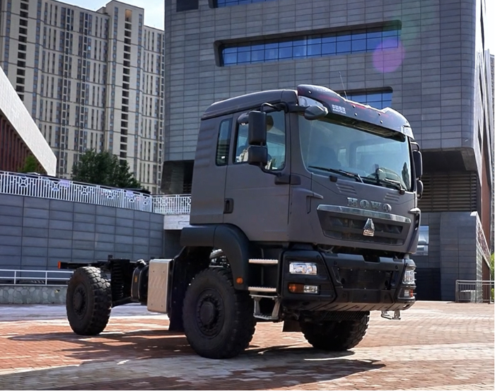 中國重汽豪沃中型4×4獨立懸架越野車：荒野主宰，肆意馳騁！.png
