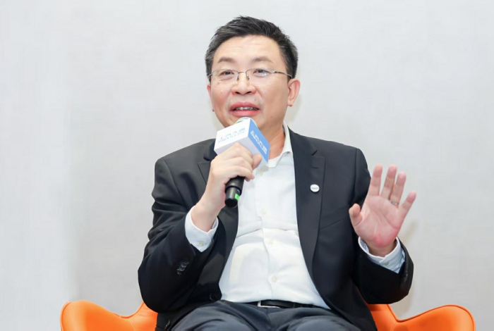 上汽商用車執(zhí)管會主席、上汽大通總經(jīng)理?xiàng)顟丫?jpg