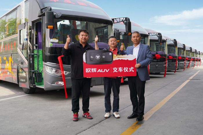 康明斯動(dòng)力賦能打造極致油耗 批量高性能歐輝城間客車(chē)交付新疆申發(fā)國(guó)際6.png