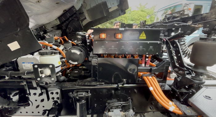 測評宇通T400 4×2港口牽引車6.png