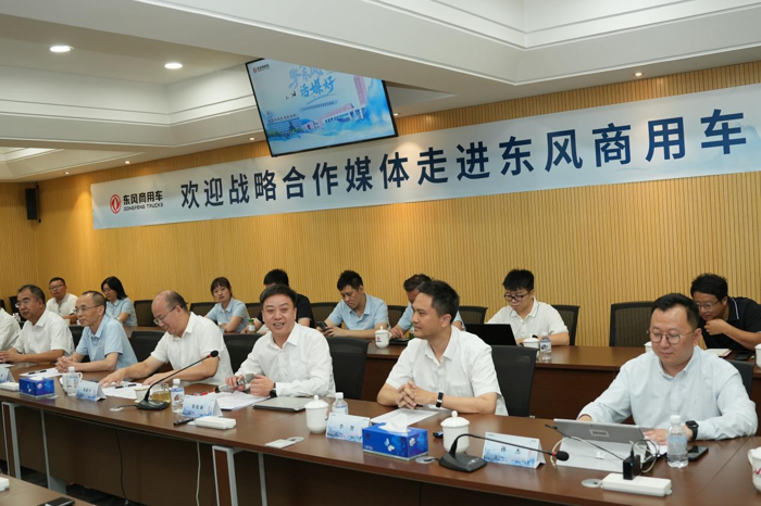 東風(fēng)前5月躍升中重卡國(guó)內(nèi)第一！以創(chuàng)新構(gòu)建差異化競(jìng)爭(zhēng)力2.png