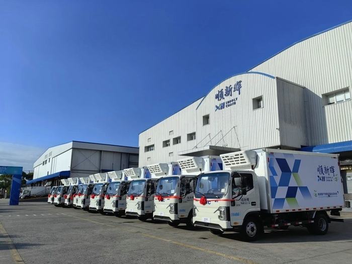 百臺江淮新能源定制冷藏車交付順新暉.jpg
