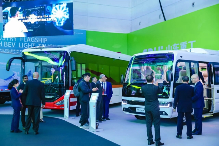 中通客車2025全球合作伙伴大會(huì)交出綠色交通“中國(guó)答案”4.jpg