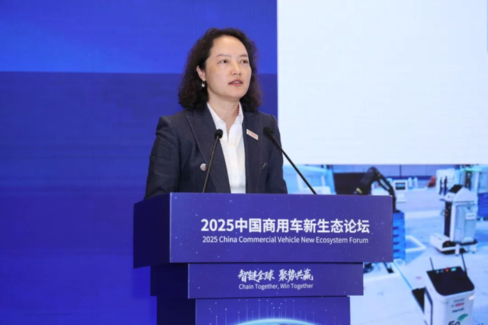 博世智能出行集團中國區(qū)商用車集團副總裁彭佩敏以“場景驅(qū)動下的博世高效解決之道”為題，分享了博世在商用車電動化、智能化轉(zhuǎn)型中的最新思考與實踐。