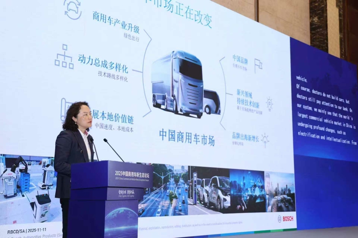 博世智能出行集團中國區(qū)商用車集團副總裁彭佩敏以“場景驅(qū)動下的博世高效解決之道”為題，分享了博世在商用車電動化、智能化轉(zhuǎn)型中的最新思考與實踐。