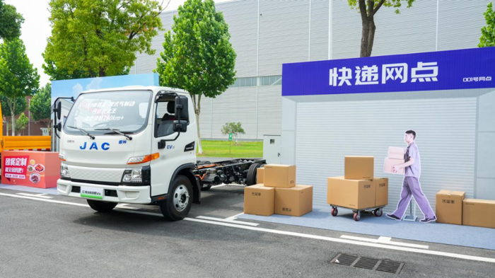 江淮新能源輕卡EV5助力中通快遞迎戰(zhàn)“雙十一”2.png