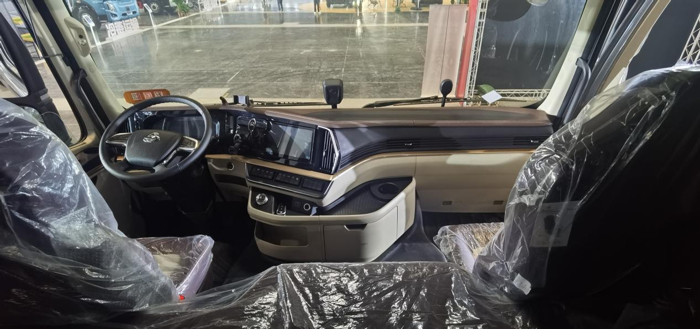 乘龍HK LNG牽引車榮獲年度品質(zhì)引領(lǐng)獎(jiǎng)5.png