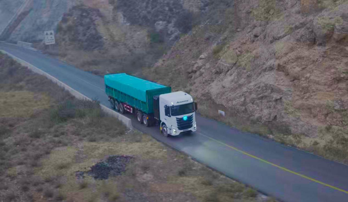 1.57 萬輛 + 暴漲三倍！歐曼新能源重卡領(lǐng)跑賽道 銀河5M再樹標(biāo)桿2.png