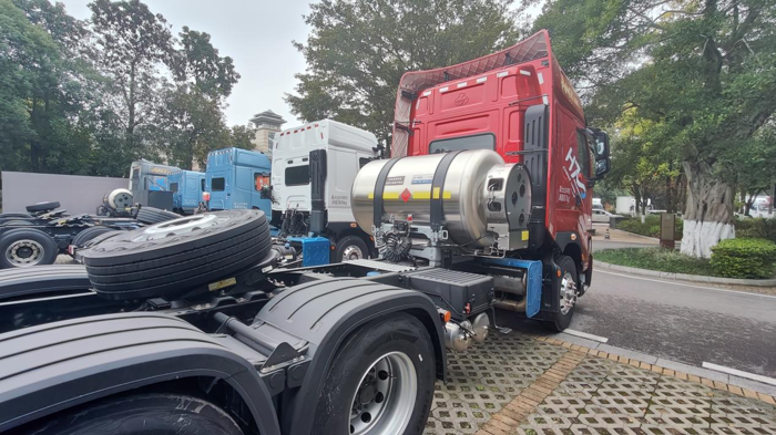 乘龍H7 Pro LNG牽引車2.png