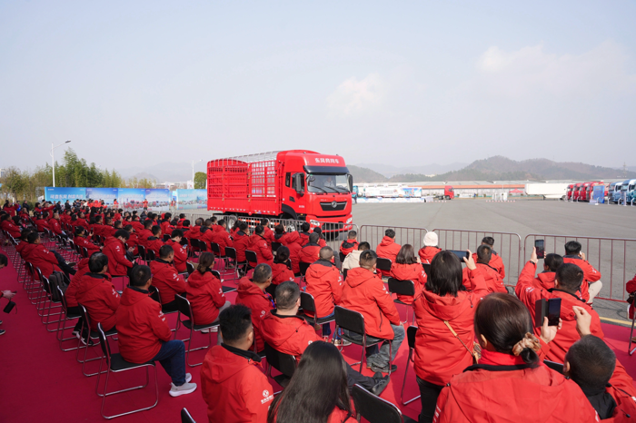 十年同心再啟程 東風天龍哥俱樂部2026客戶盛典圓滿成功.png