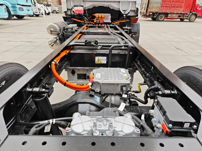 煥新升級的陜汽智云S300 Express或成市場新寵3.png