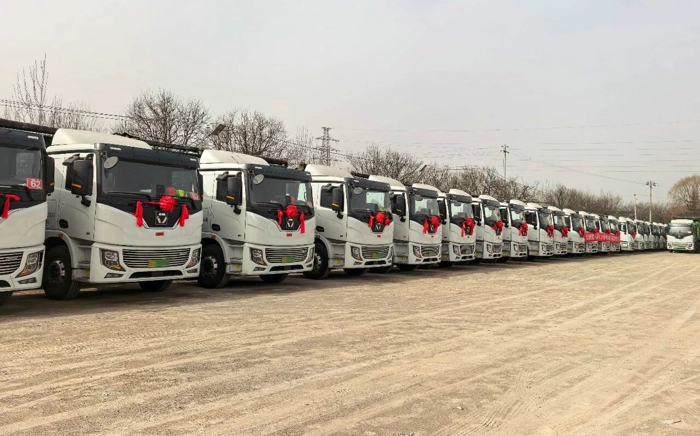 向新而動、震撼開篇！徐工新能源重卡多地批量交付1.jpg
