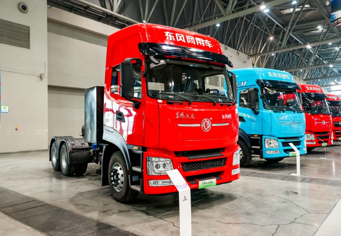 東風(fēng)商用車(chē)新能源重卡26年會(huì).jpg
