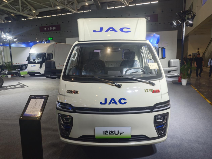 江淮1卡攜明星陣容亮相深圳國(guó)際商用車展4.png